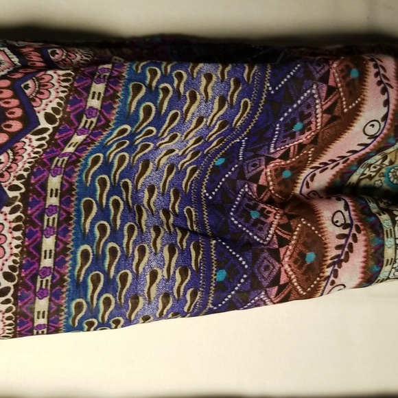 Paisley printed Large Women's Wrap Scarf. - Picture 7 of 13